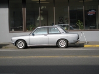 Nissan Bluebird Sedan, 2-door. (510) 1.3 4MT (71 HP) image, Nissan Bluebird Sedan, 2-door. (510) 1.3 4MT (71 HP) images, Nissan Bluebird Sedan, 2-door. (510) 1.3 4MT (71 HP) photos, Nissan Bluebird Sedan, 2-door. (510) 1.3 4MT (71 HP) photo, Nissan Bluebird Sedan, 2-door. (510) 1.3 4MT (71 HP) picture, Nissan Bluebird Sedan, 2-door. (510) 1.3 4MT (71 HP) pictures